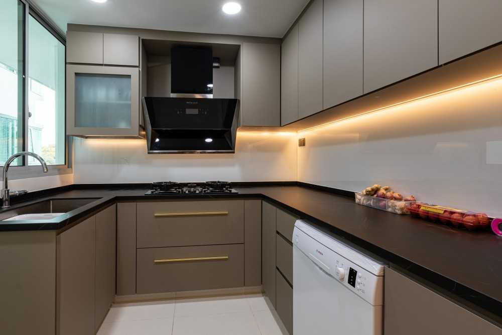 Contemporary Kitchen with Countertop and Kitchen Window