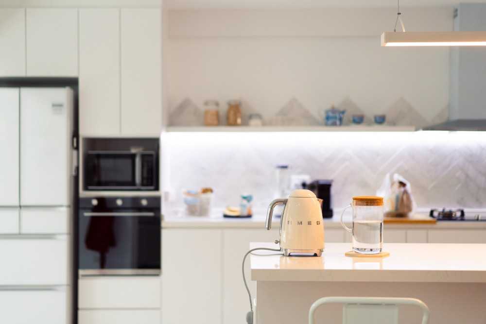 Minimalist Kitchen with Countertop and Kitchen Island