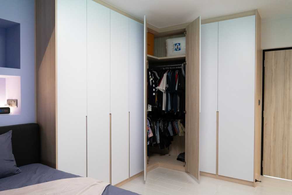 Scandinavian Bedroom with Homogeneous Tiles and Wardrobe