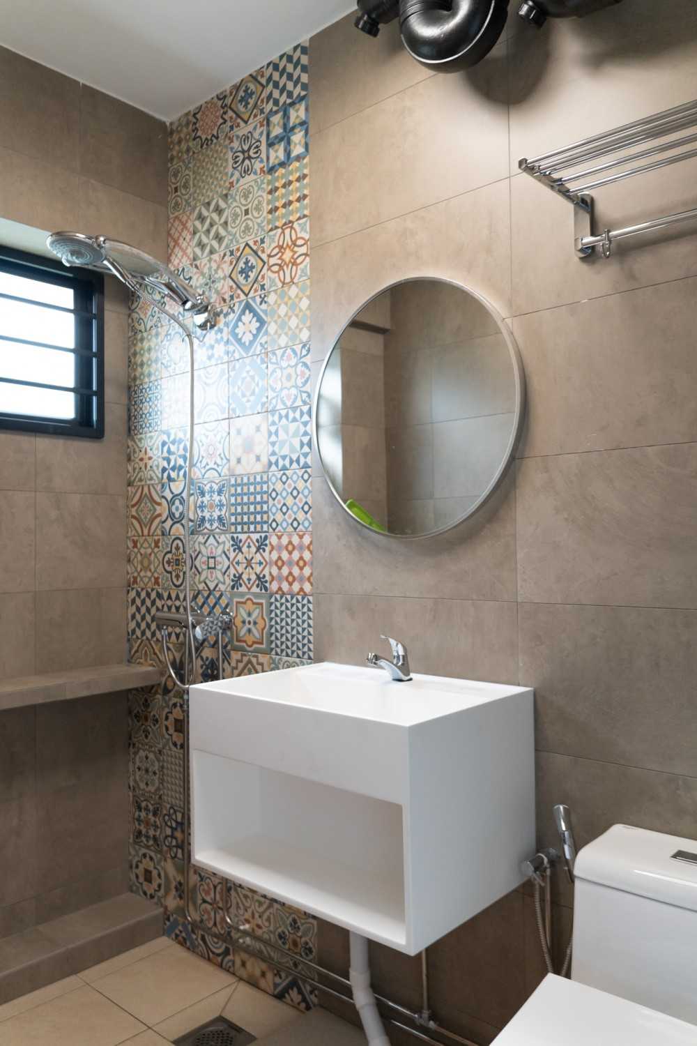 Scandinavian Bathroom with Homogeneous Tiles and Mirror