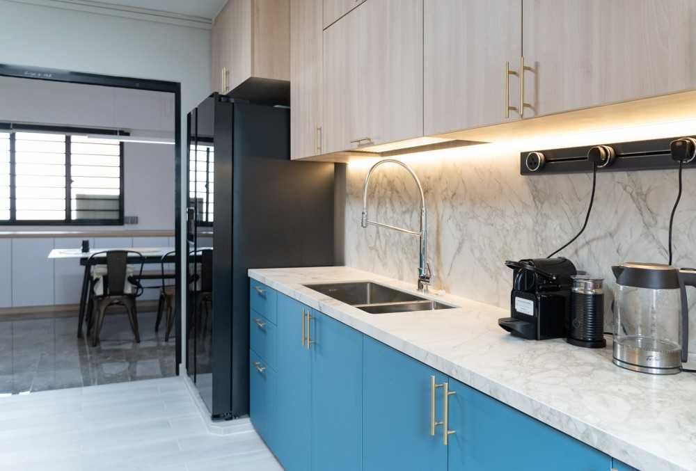 Scandinavian Kitchen with Countertop and Homogeneous Tiles