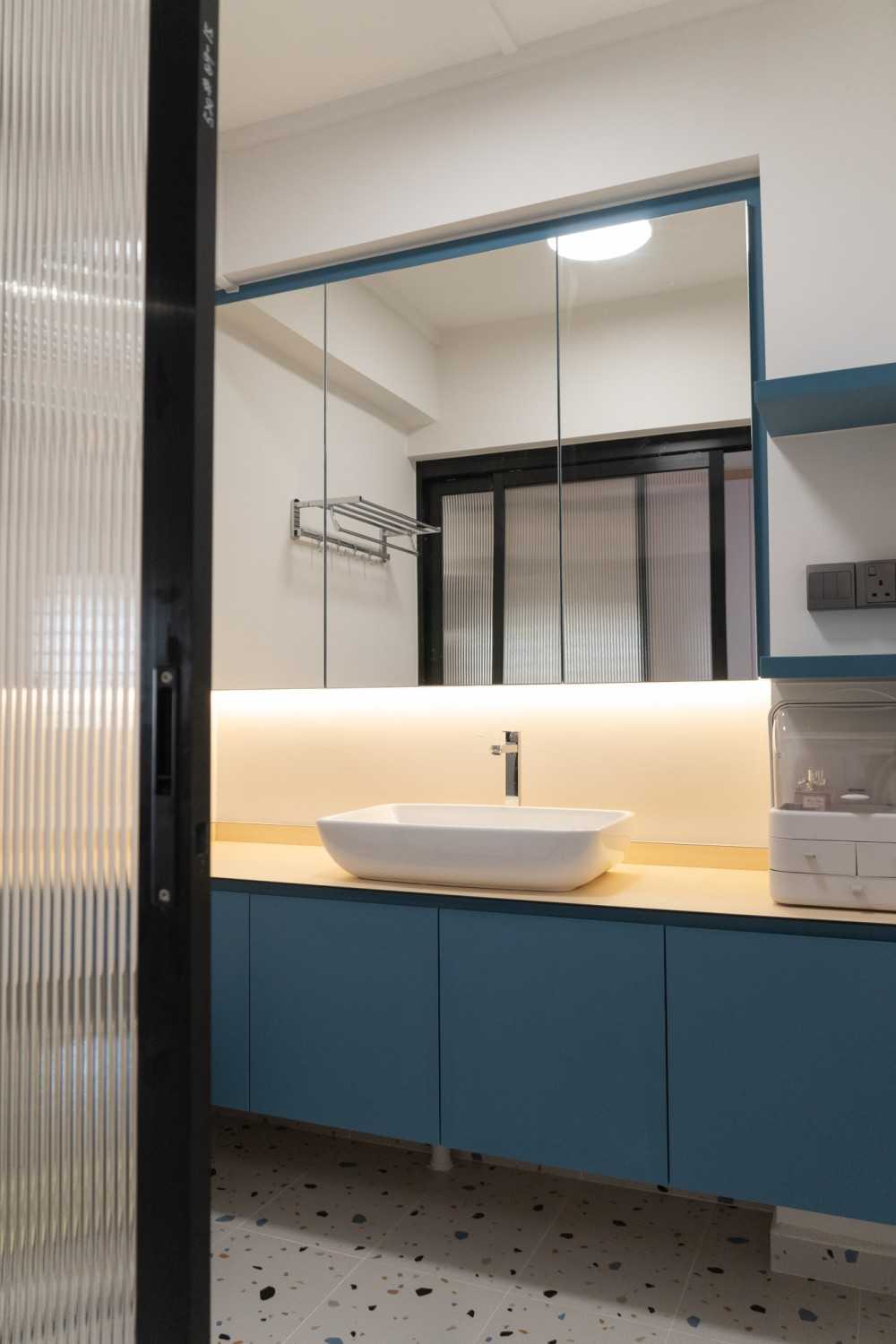 Scandinavian Bathroom with Countertop and Mirror