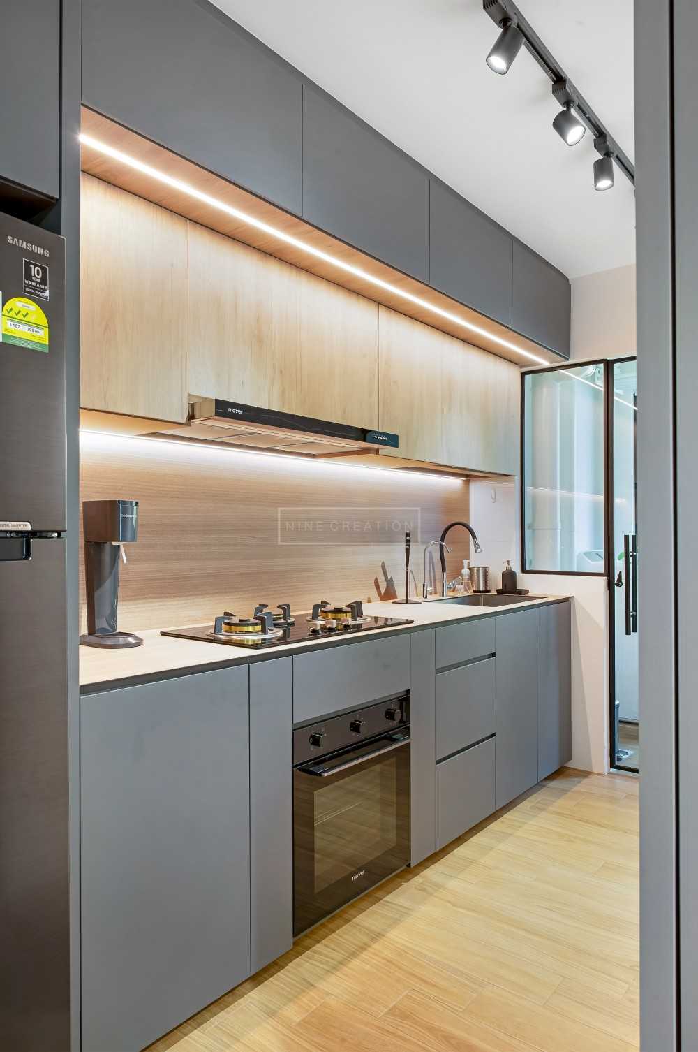 Contemporary Kitchen with Countertop and Homogeneous Tiles