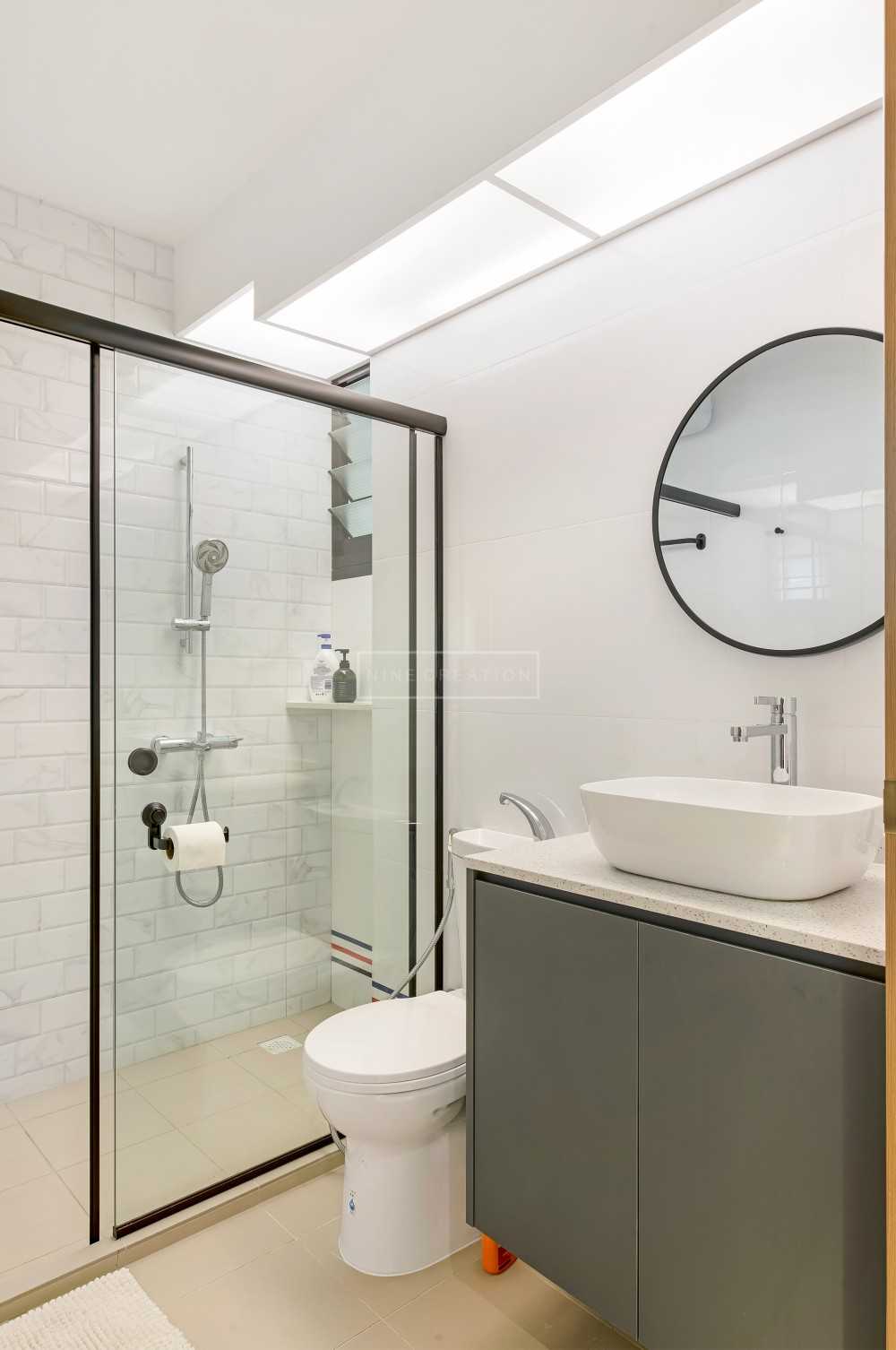 Contemporary Bathroom with Countertop and Homogeneous Tiles