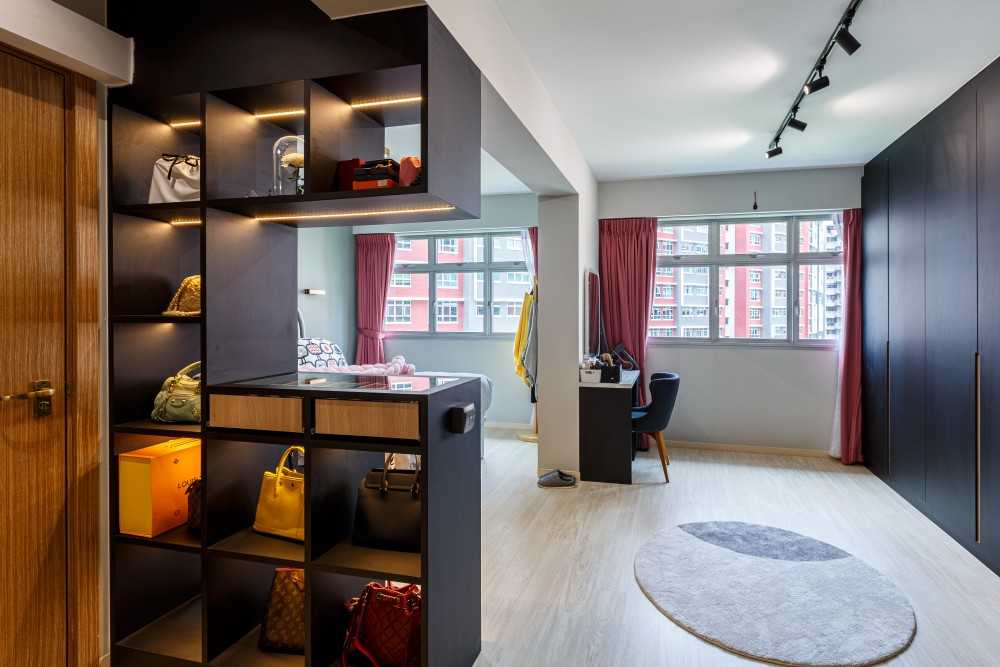 Modern Walk-in Wardrobe with Wardrobe and Vanity Counter