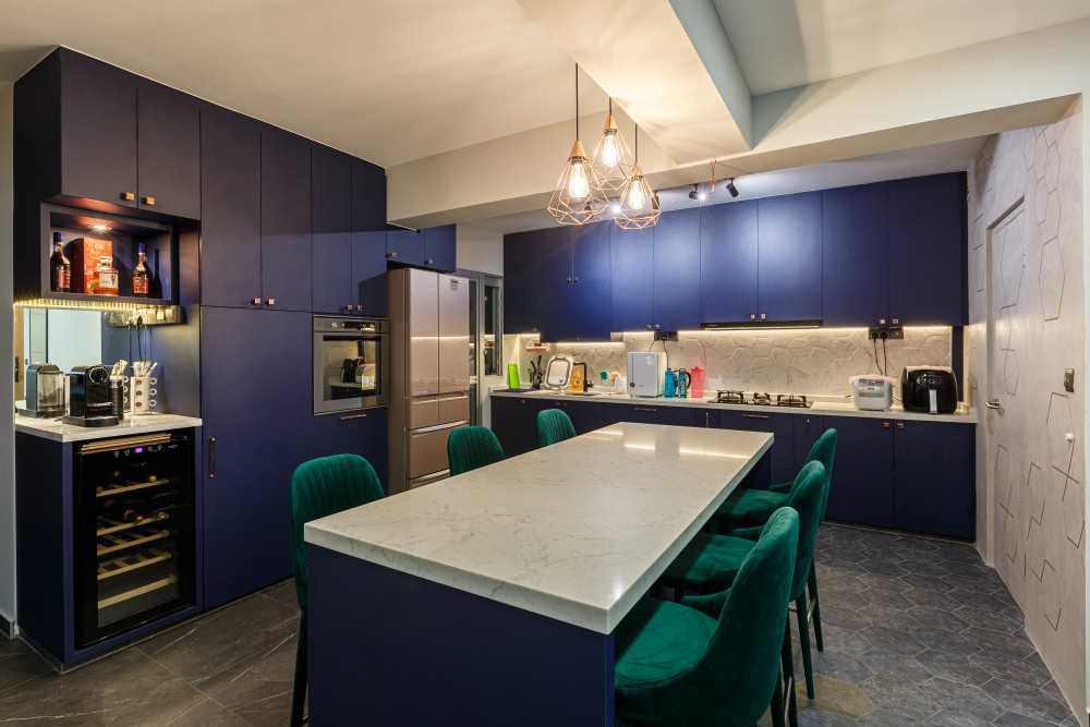 Modern Kitchen with Countertop and Homogeneous Tiles