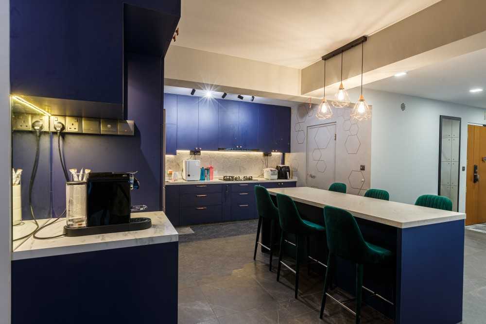 Modern Kitchen with Countertop and Homogeneous Tiles