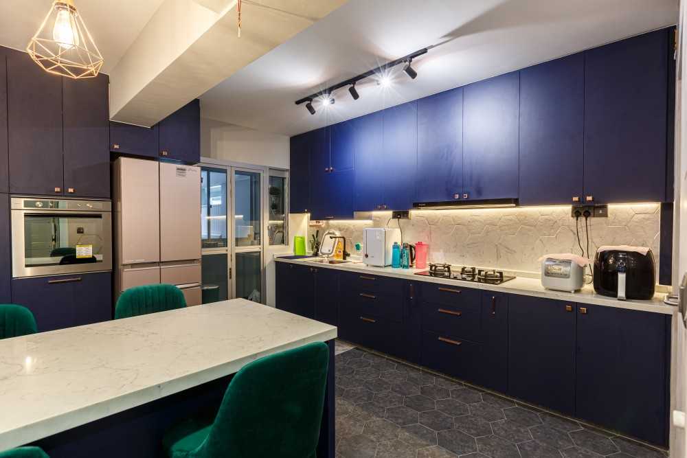 Modern Kitchen with Countertop and Homogeneous Tiles