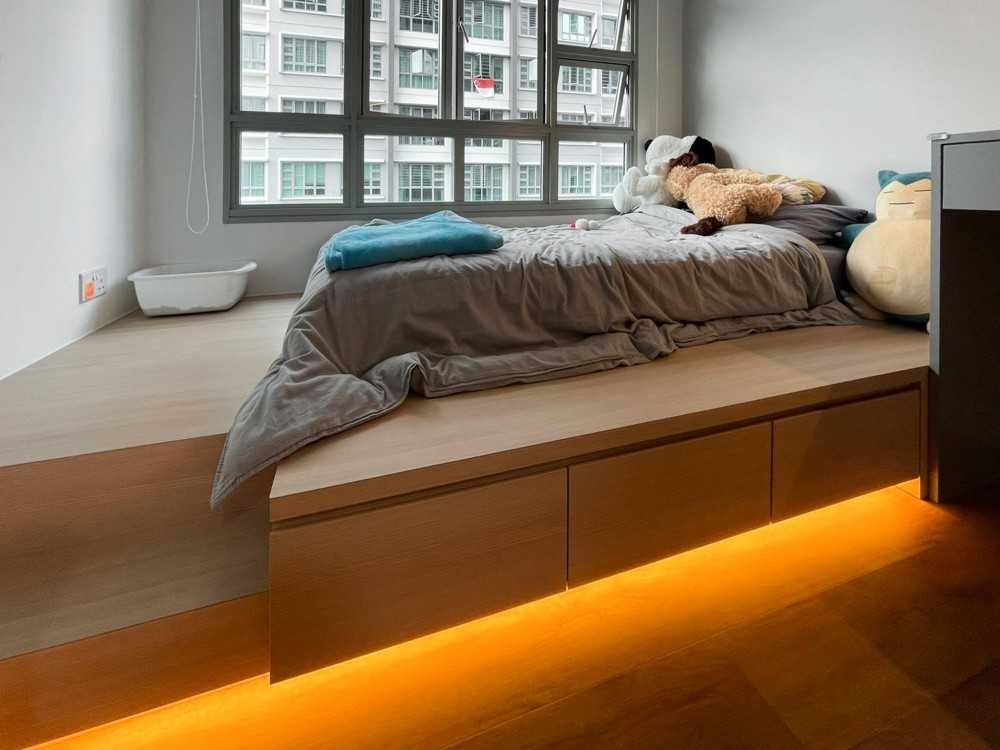 Scandinavian Bedroom with Built-in Bed and Window Grille
