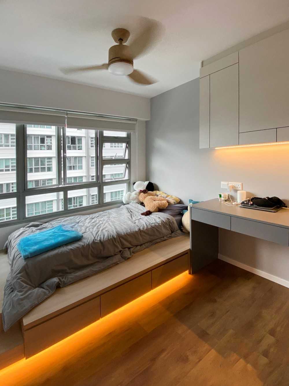 Scandinavian Bedroom with Built-in Bed and Window Grille