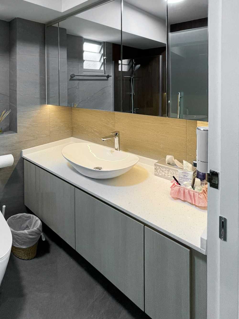 Scandinavian Bathroom with Mirror and Bathroom Storage