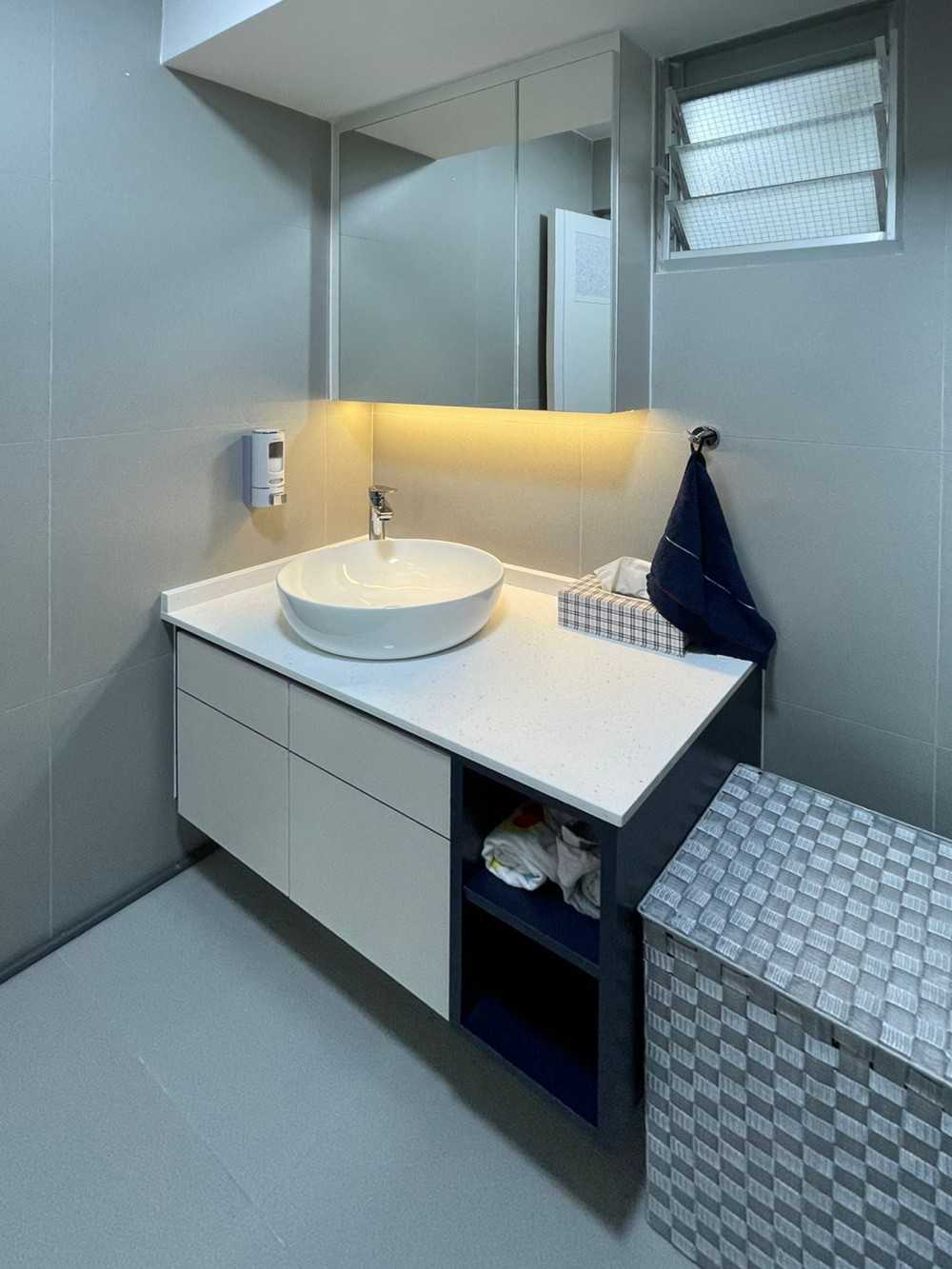 Scandinavian Bathroom with Mirror and Window Grille