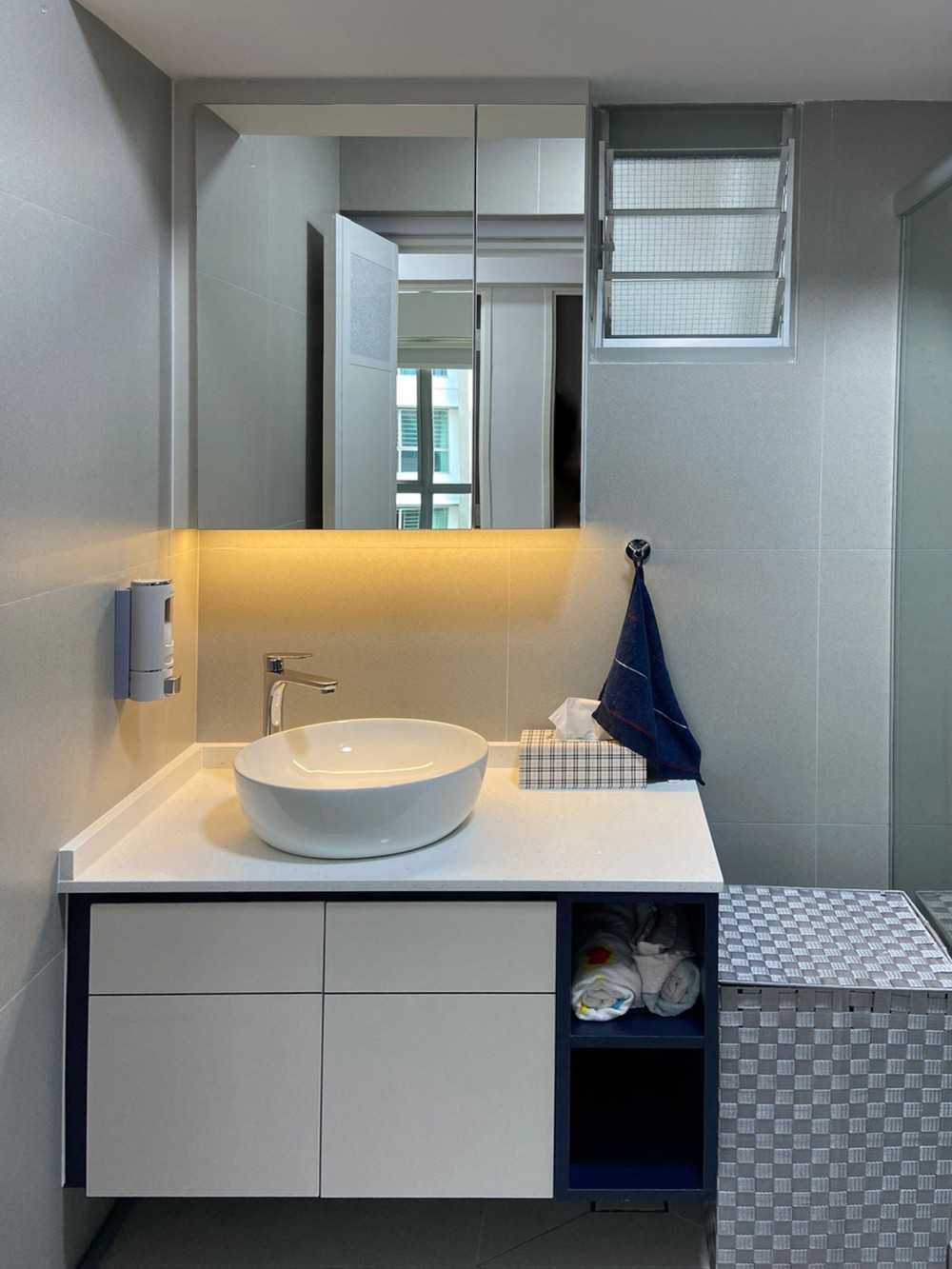 Scandinavian Bathroom with Mirror and Window Grille