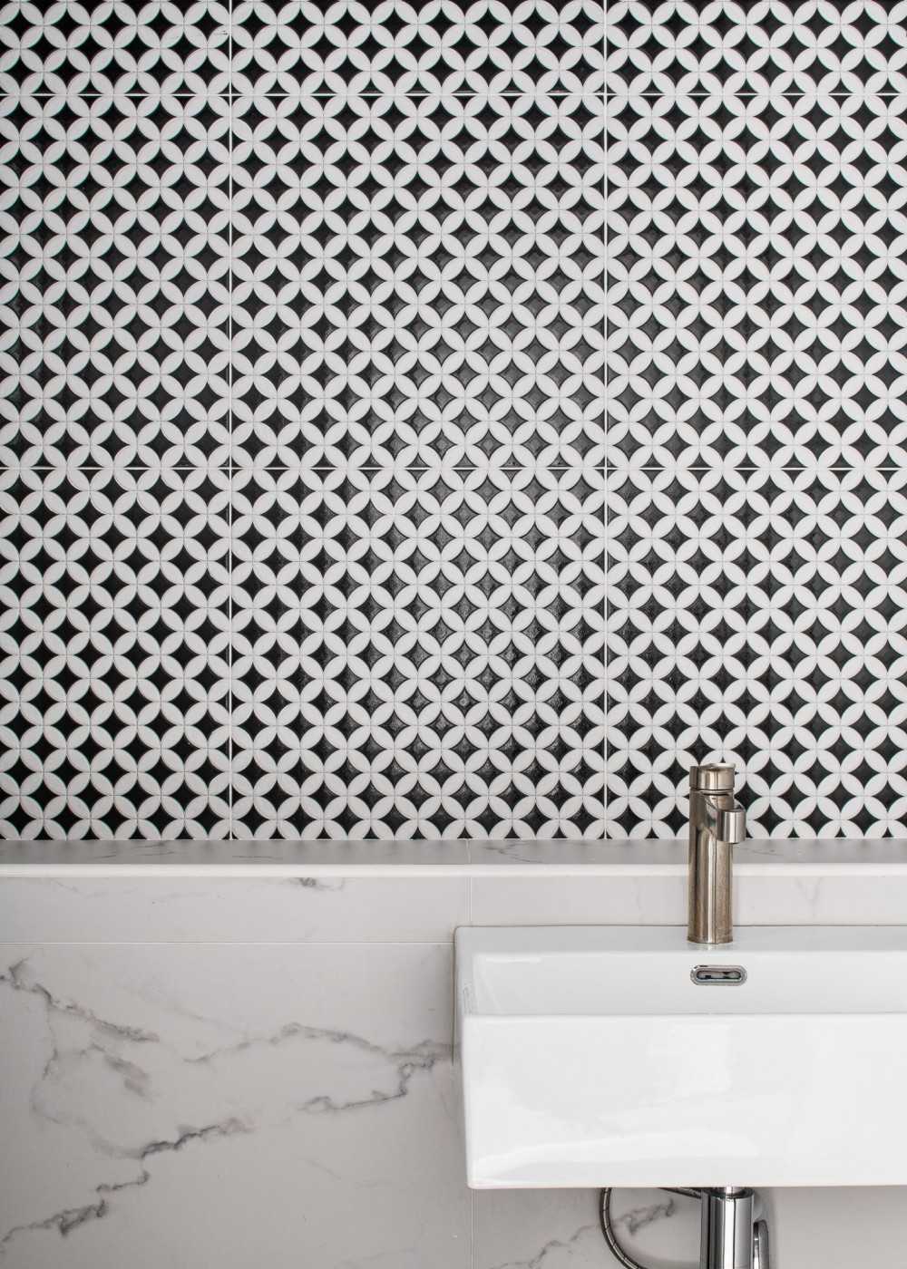 Contemporary Bathroom with Countertop and Homogeneous Tiles