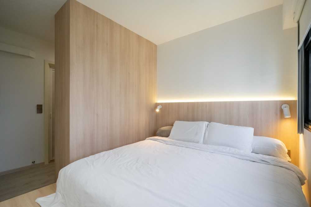 Minimalist Bedroom with Platform Bed and Vinyl Flooring