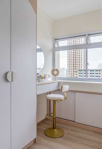 Scandinavian Walk-in Wardrobe with Vinyl Flooring and Mirror
