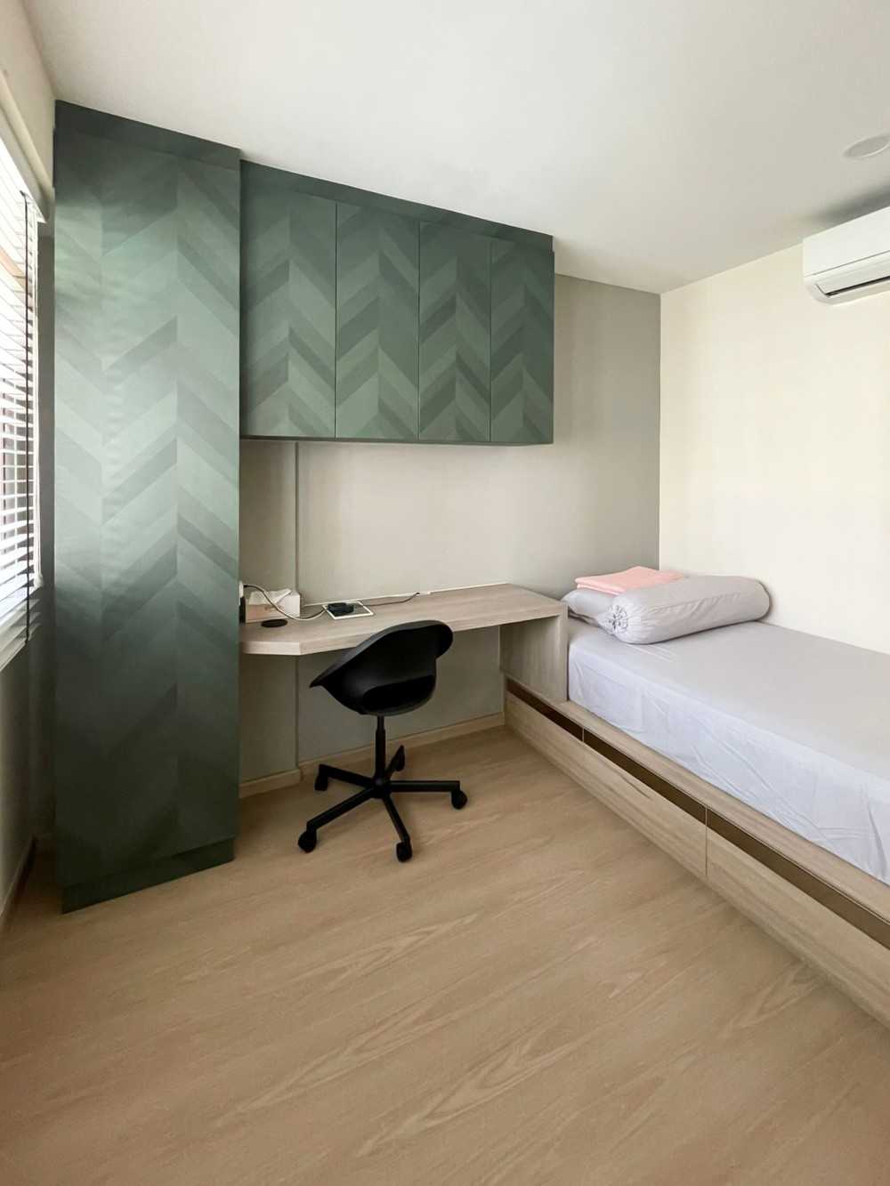 Scandinavian Bedroom with Built-in Bed and Window Grille
