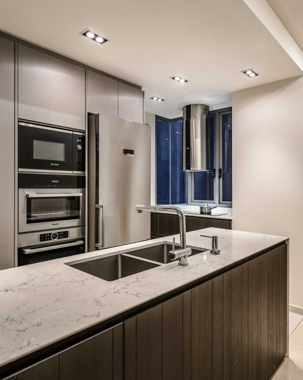 Contemporary Kitchen with Countertop and Open Kitchen