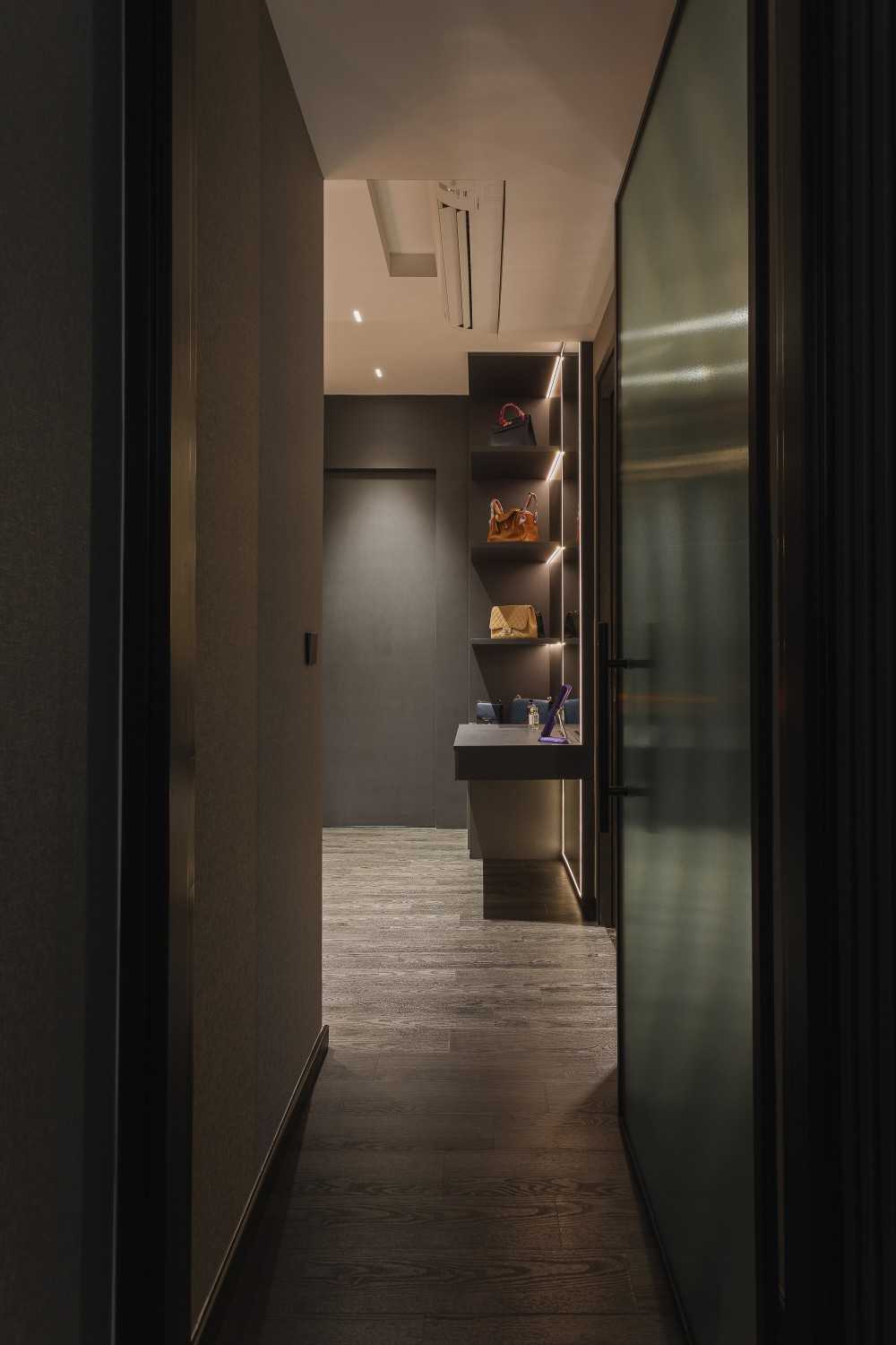 Modern Bedroom with Vinyl Flooring and Glass Door