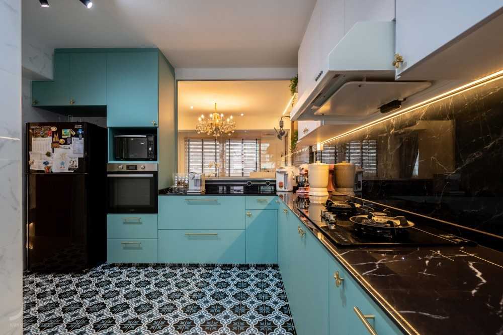 Modern Kitchen with Countertop and Kitchen Cabinets