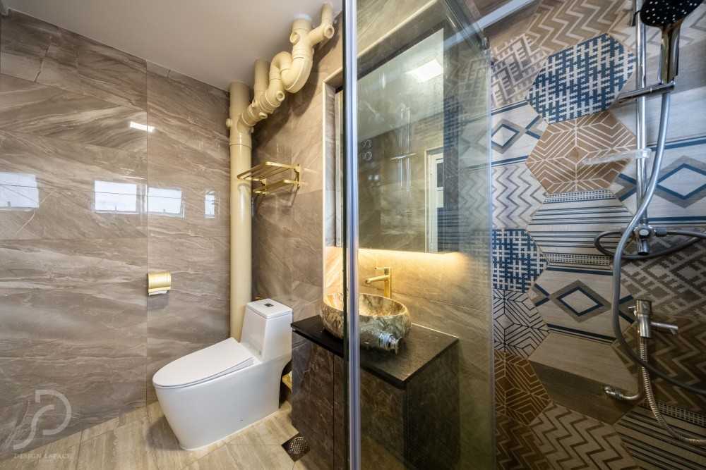 Modern Bathroom with Vinyl Flooring and Shower Screen