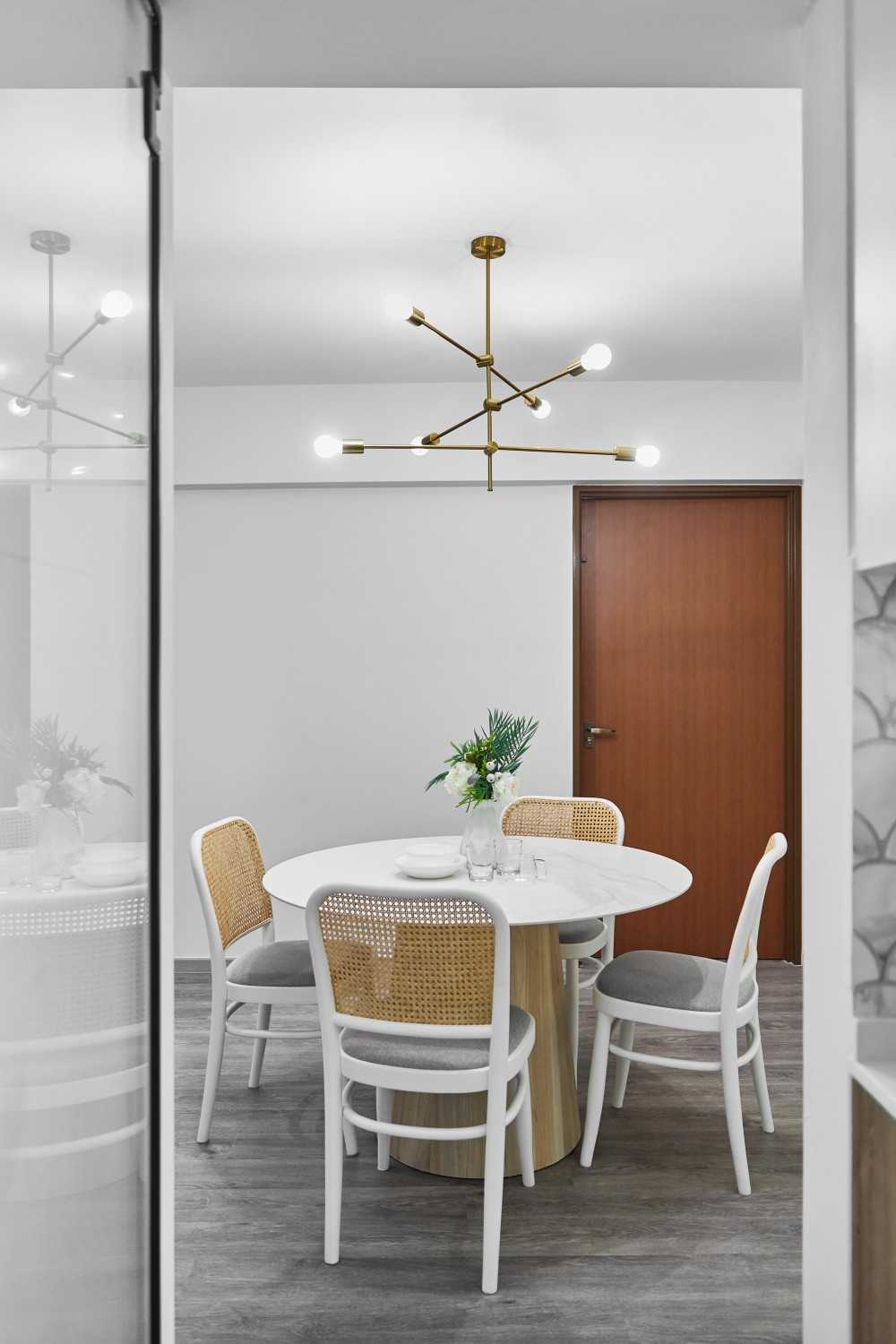 Contemporary Living Room with Dining Table and Dining Chairs