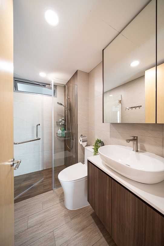 Scandinavian Bathroom with Mirror and Shower Screen