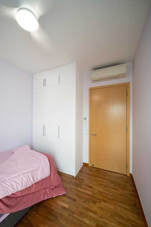 Scandinavian Bedroom with Vinyl Flooring and Children's Beds