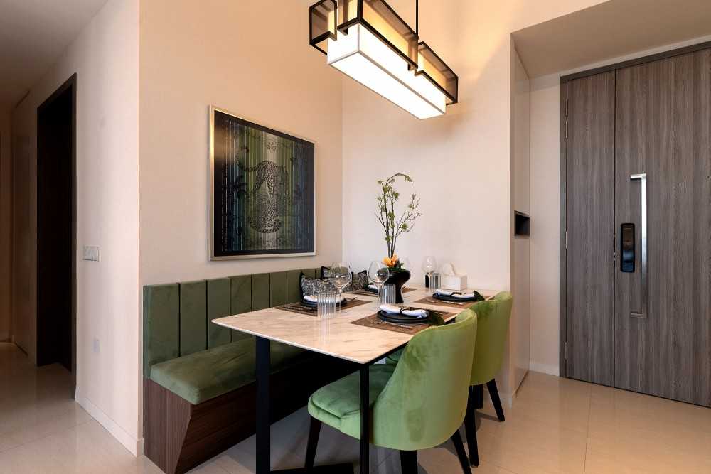 Contemporary Dining Room with Chandelier and Dining Table