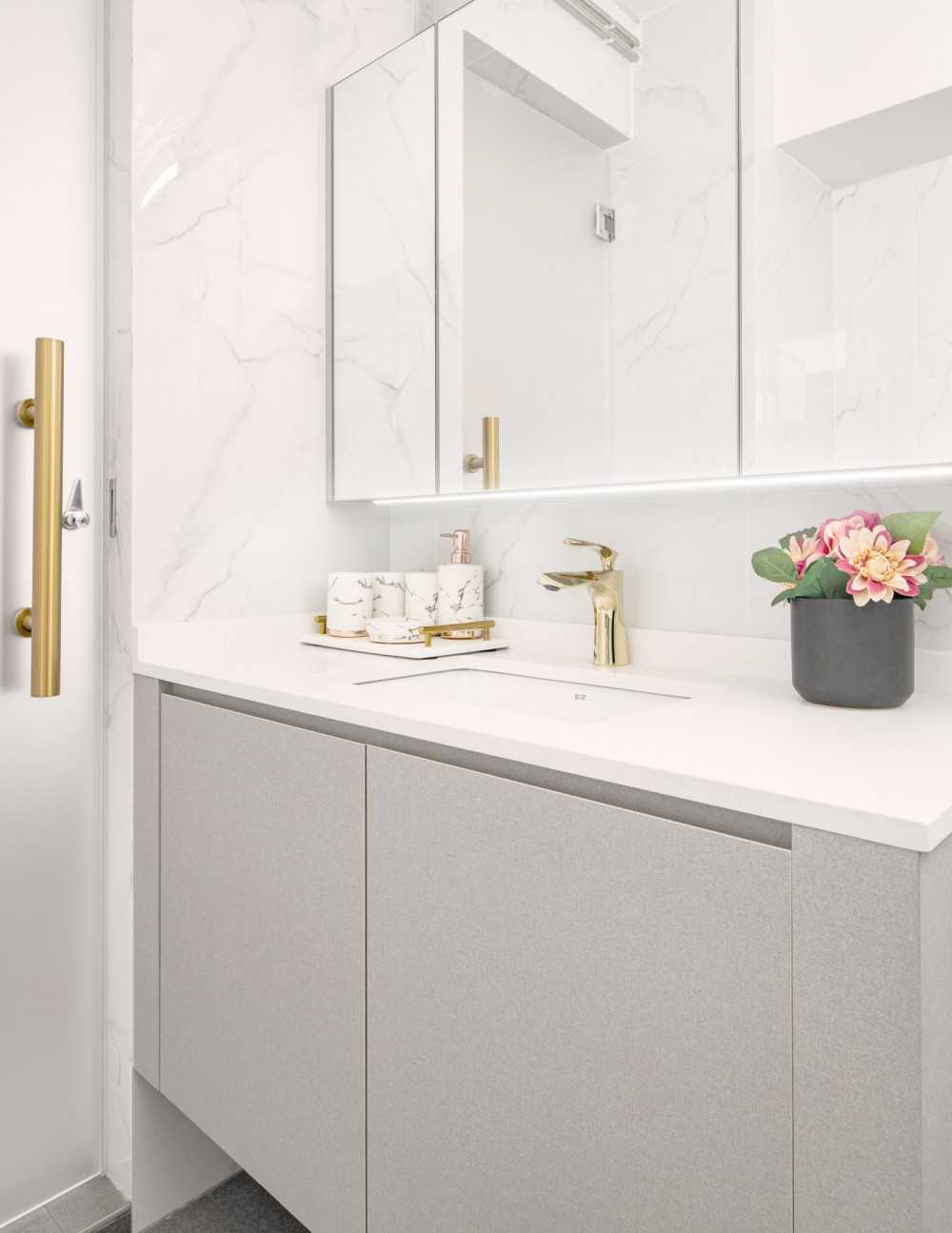 Modern Bathroom with Mirror and Bathroom Storage