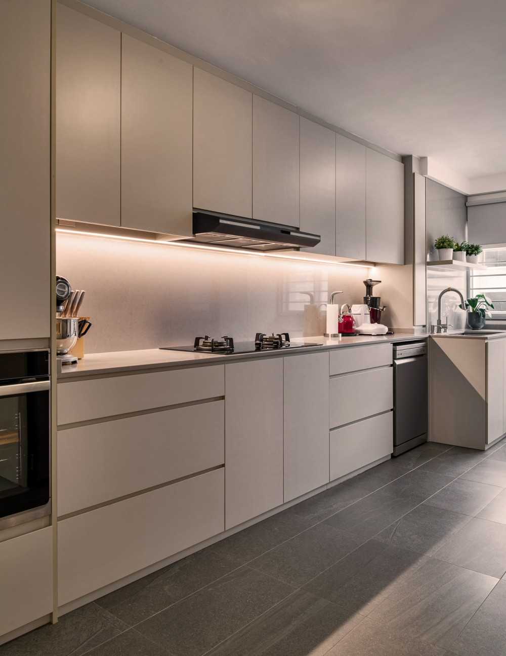 Modern Kitchen with Kitchen Island and Breakfast Counter