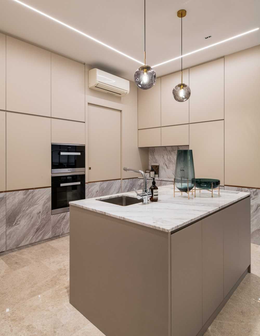 Modern Kitchen with Kitchen Island and Open Kitchen
