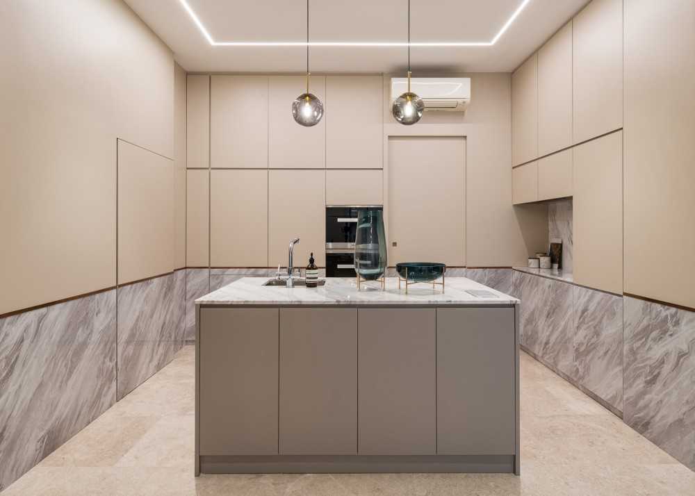 Modern Kitchen with Kitchen Island and Breakfast Counter