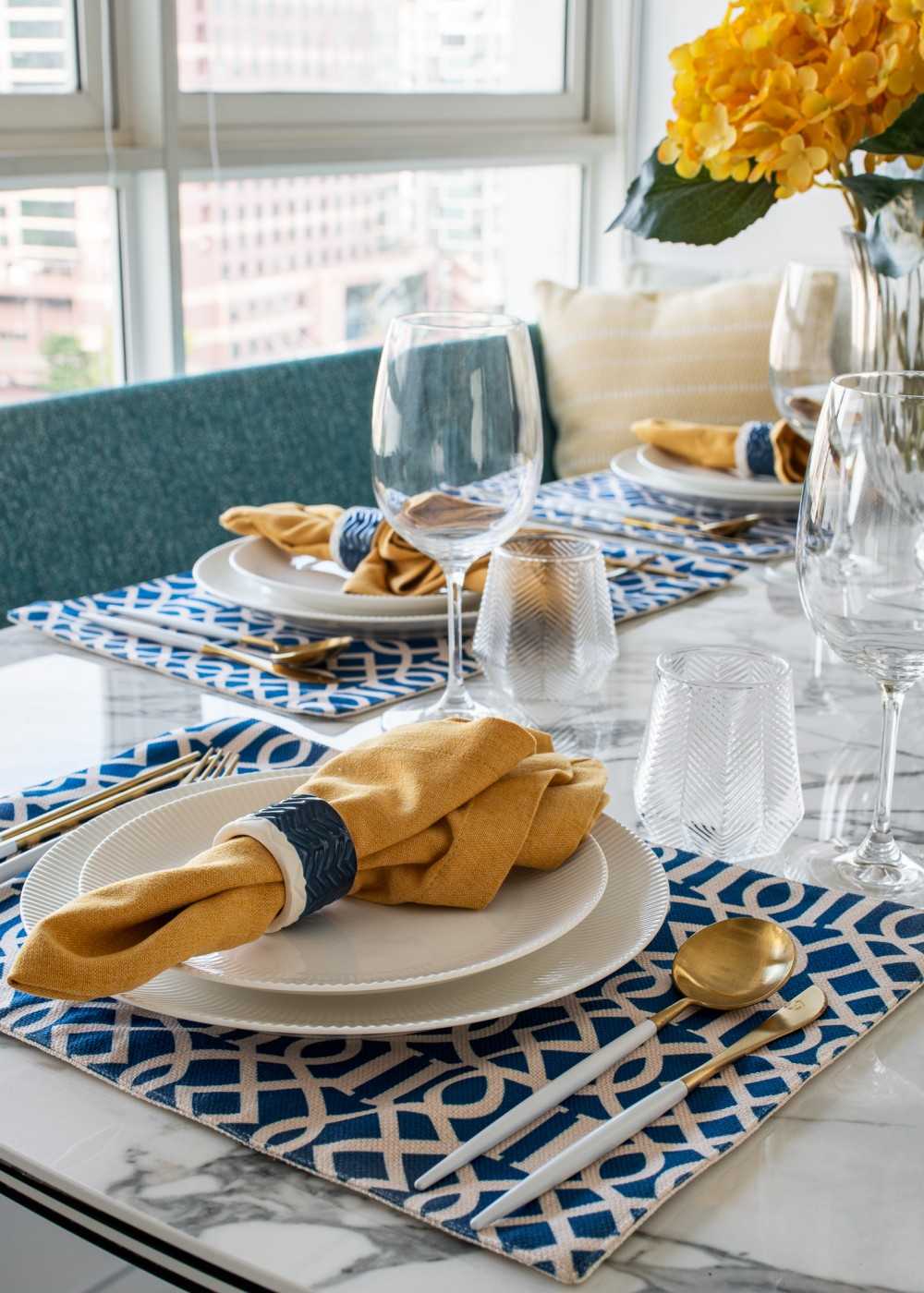 Modern Dining Room with Dining Table and Dining Chairs