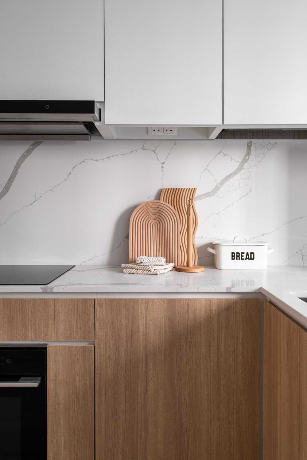 Scandinavian Kitchen with Kitchen Window and Breakfast Counter