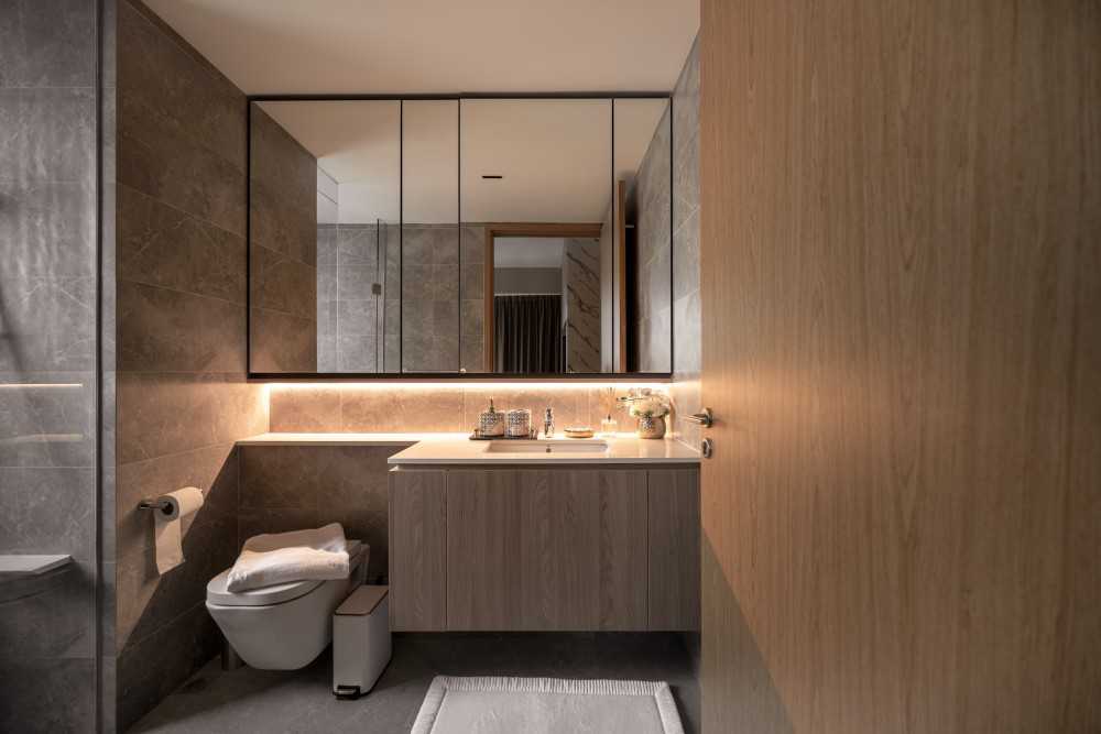 Modern Bathroom with Countertop and Bathroom Storage