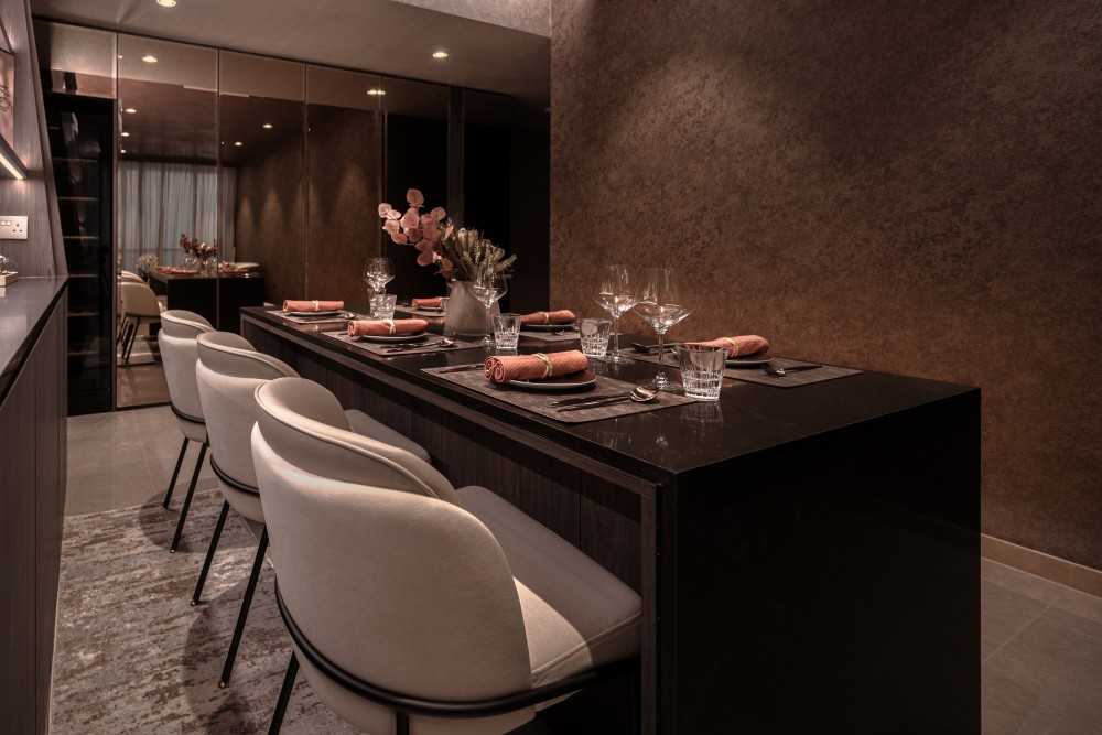 Modern Dining Room with Cove Lighting and Dining Table