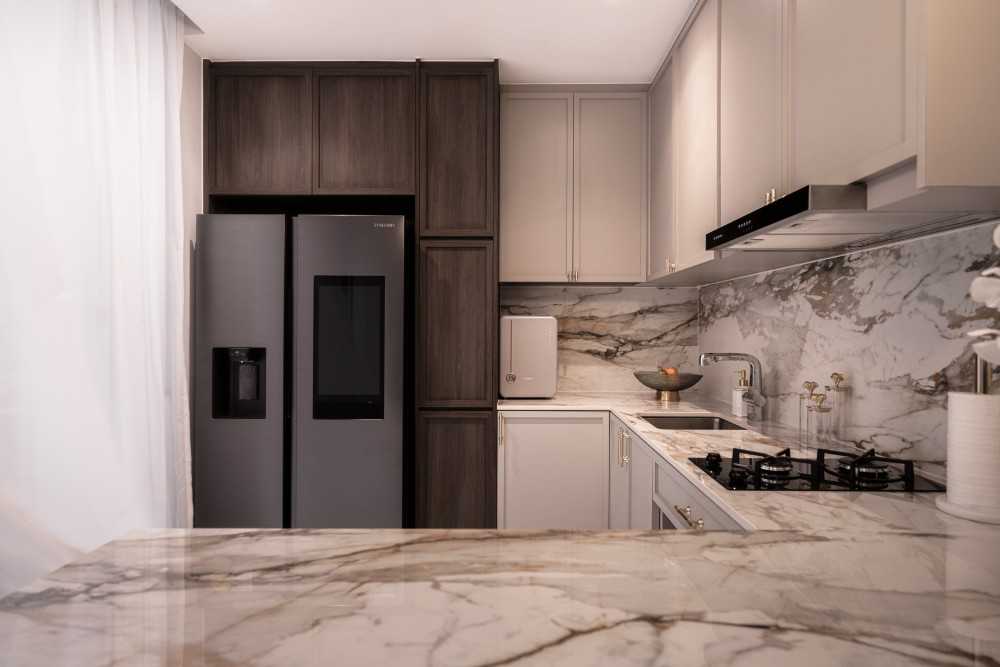 Modern Kitchen with Kitchen Window and Open Kitchen
