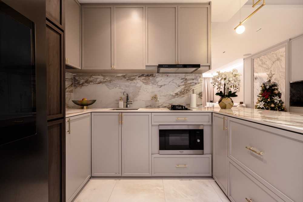 Modern Kitchen with Kitchen Window and Kitchen Island
