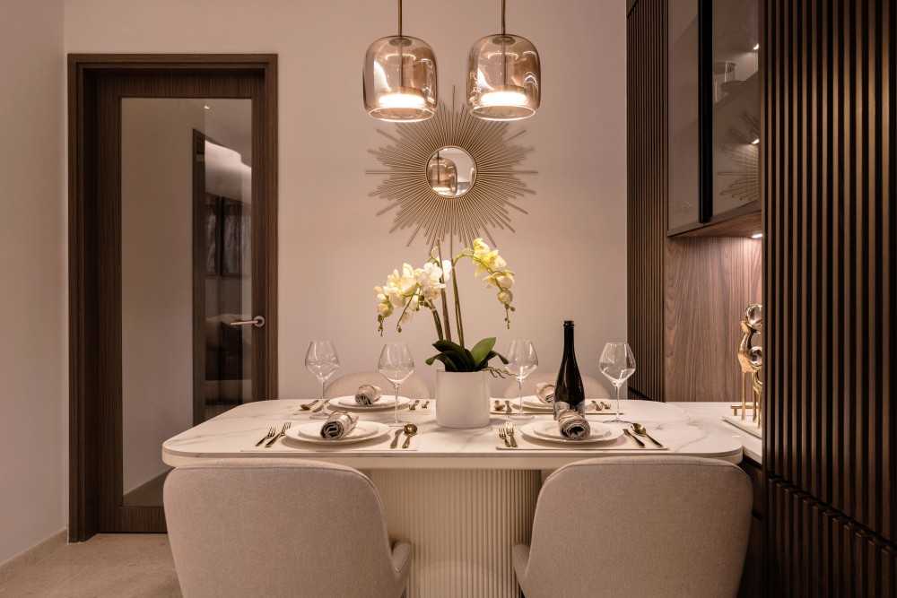 Modern Dining Room with Dining Table and Dining Chairs
