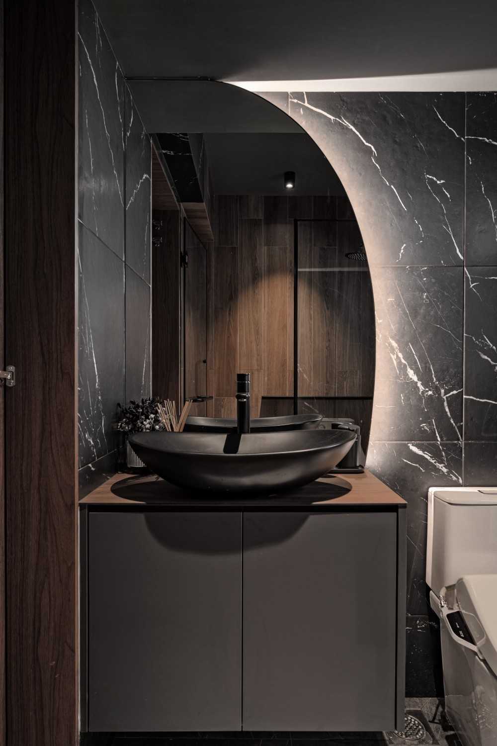 Modern Bathroom with Mirror and Shower Screen