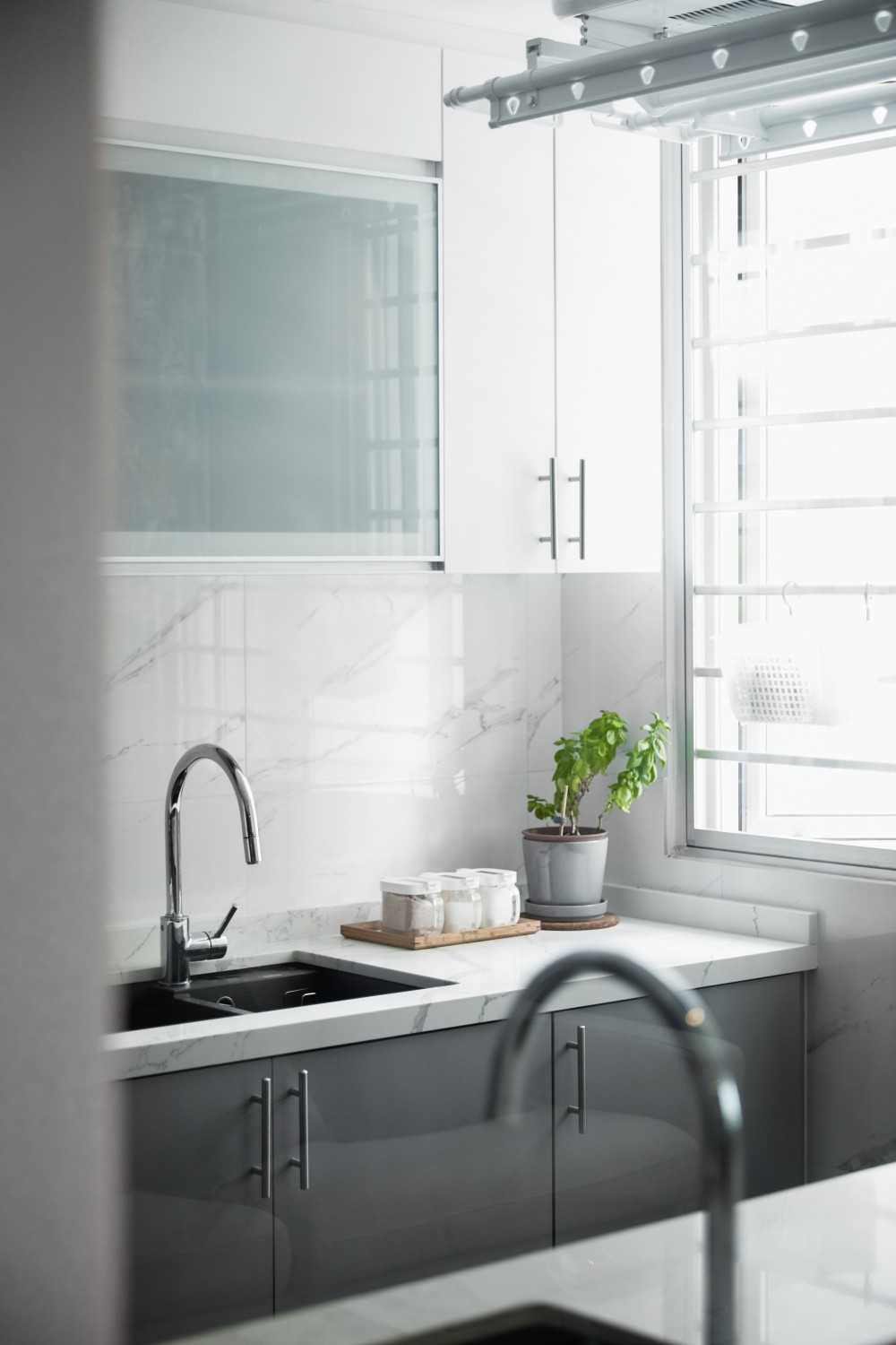 Contemporary Kitchen with Countertop and Kitchen Window