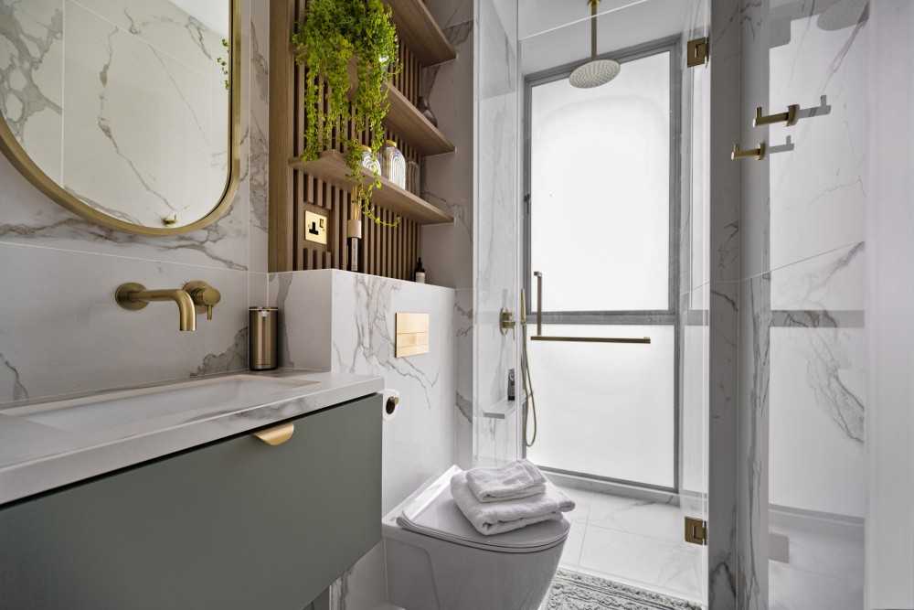 Modern Bathroom with Countertop and Marble Floor