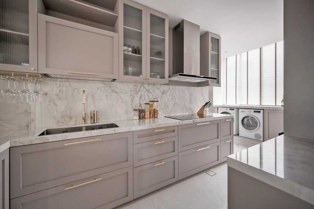 Modern Kitchen with Countertop and Kitchen Island