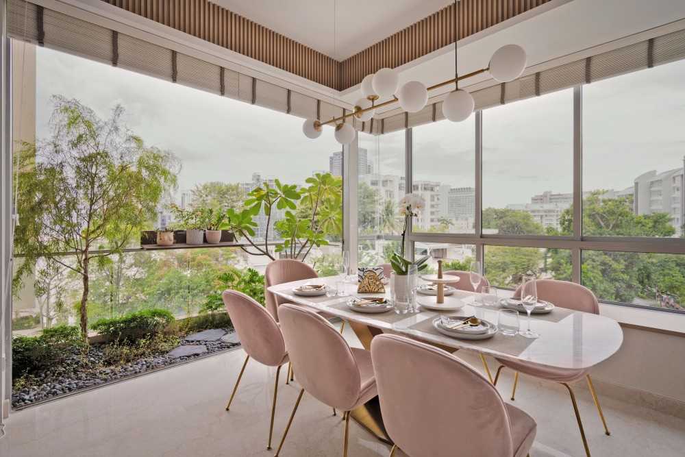 Modern Dining Room with Dining Table and Dining Chairs