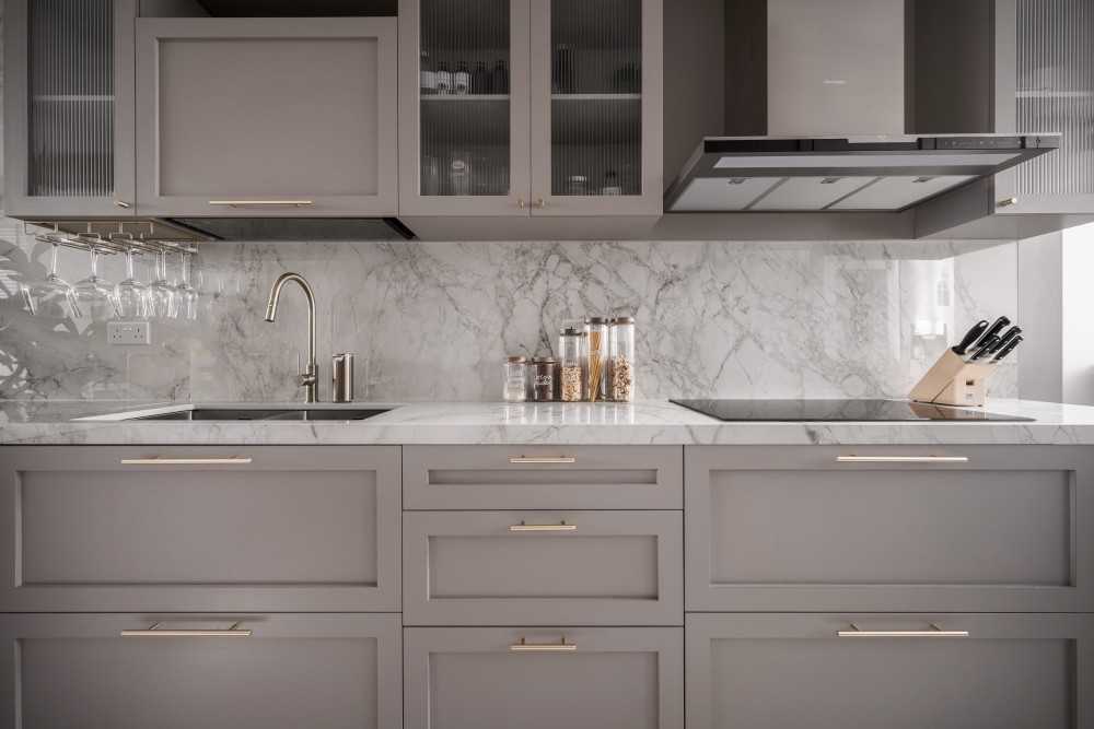 Modern Kitchen with Kitchen Island and Breakfast Counter