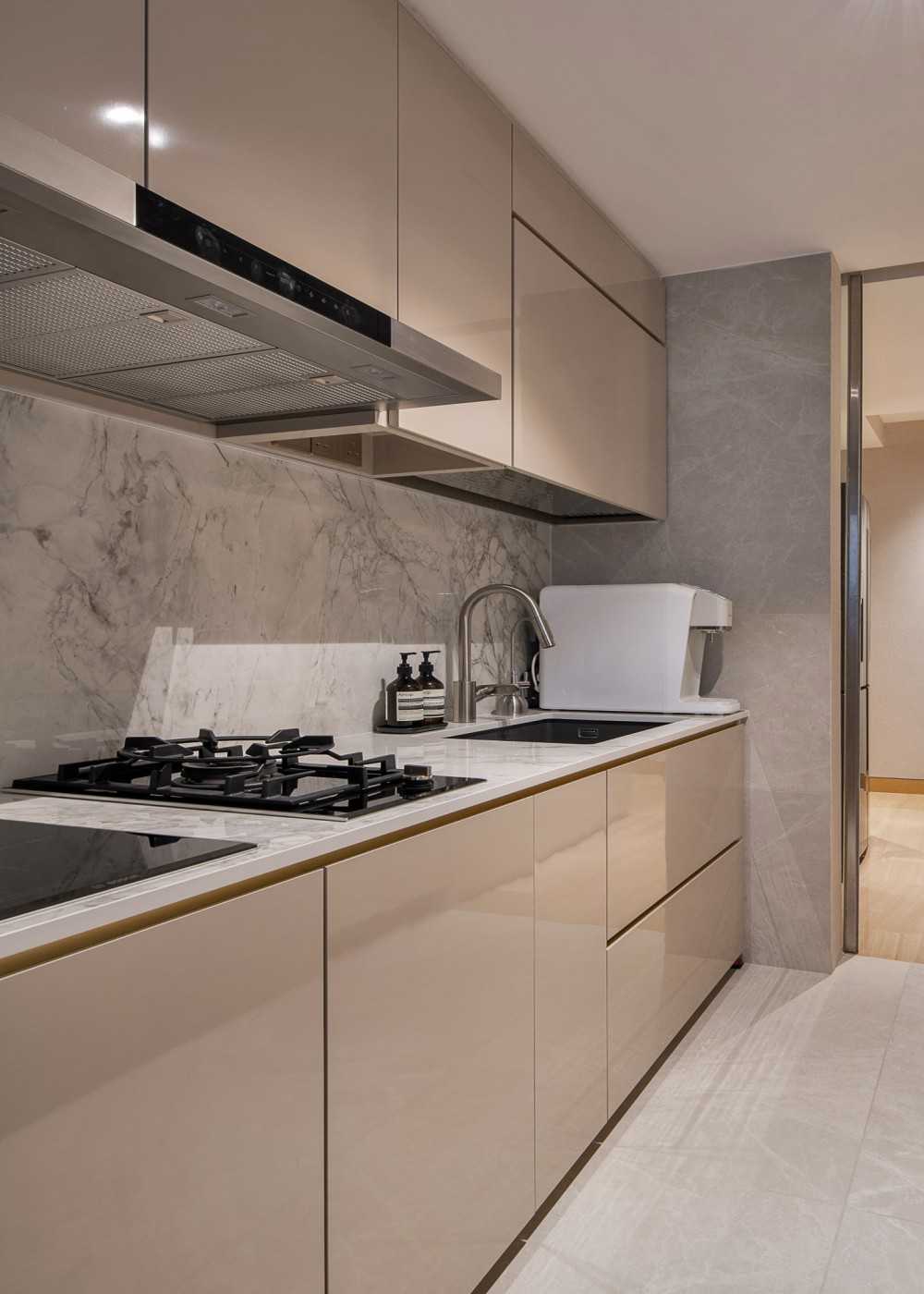 Modern Kitchen with Countertop and Breakfast Counter