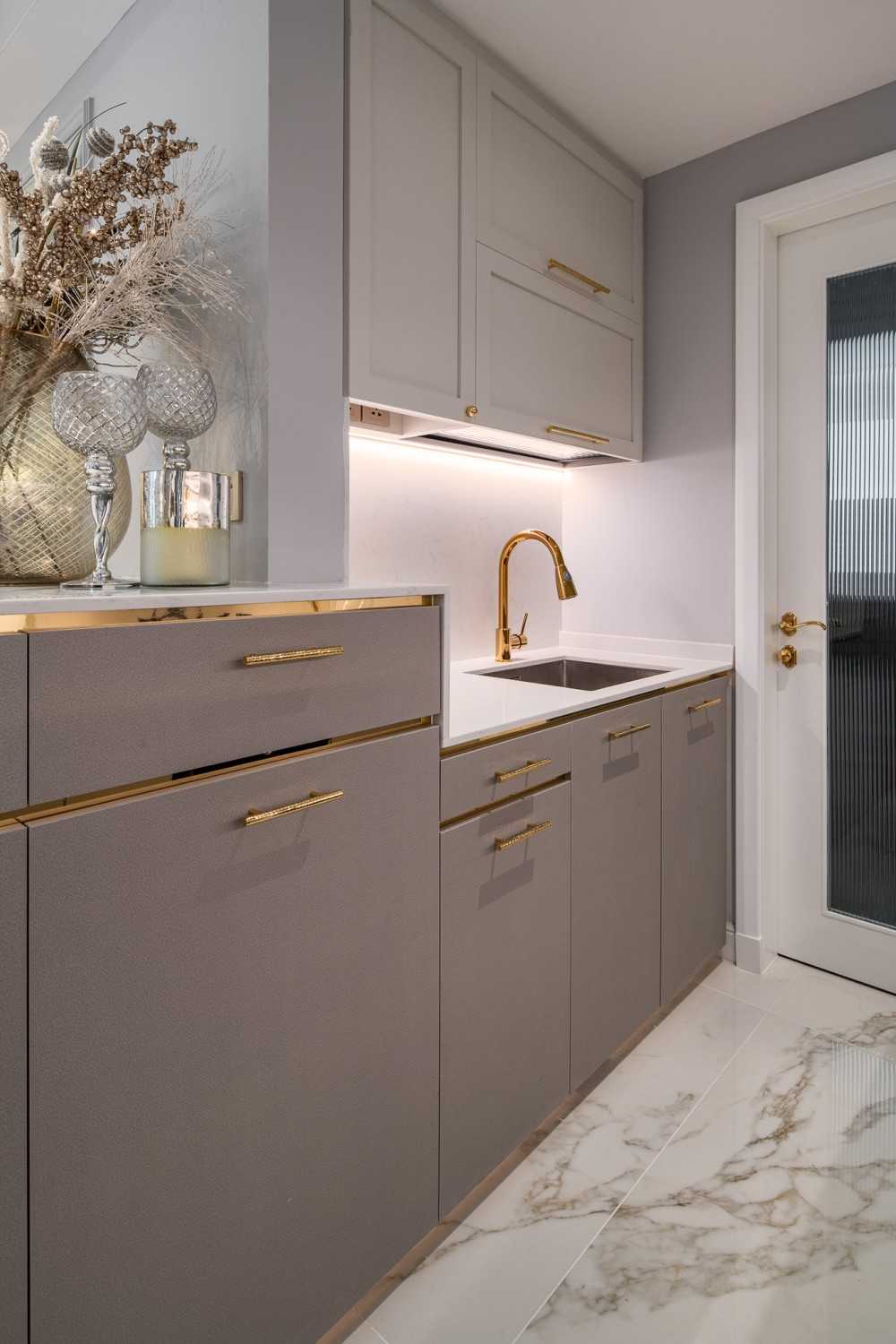 Modern Kitchen with Countertop and Marble Floor