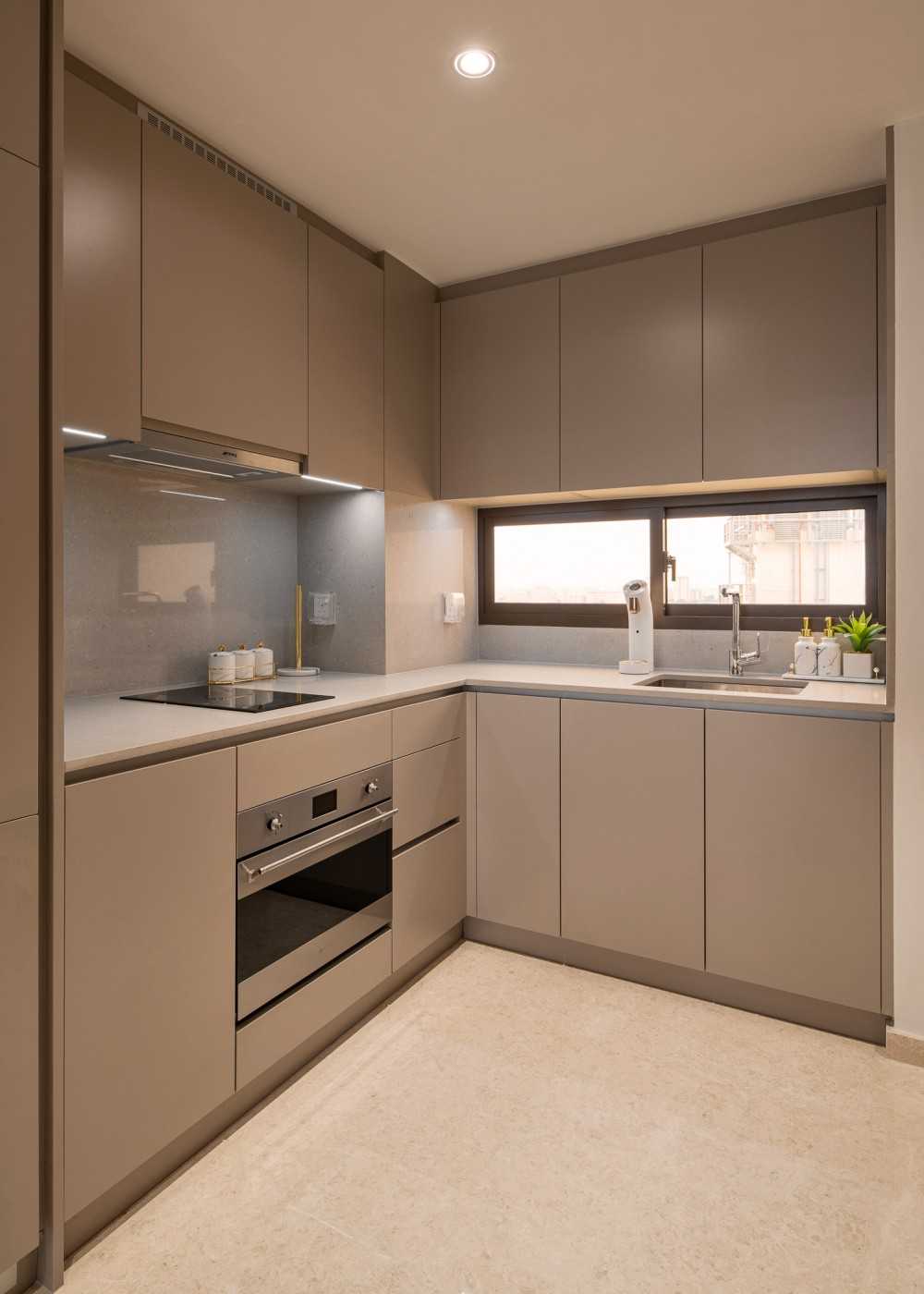 Modern Kitchen with Cupboard and Kitchen Backsplash