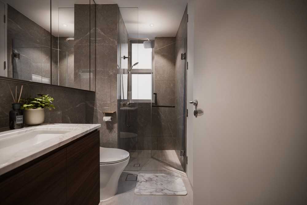 Modern Bathroom with Mirror and Bathroom Storage